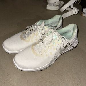 White Nike flex supreme tr 6